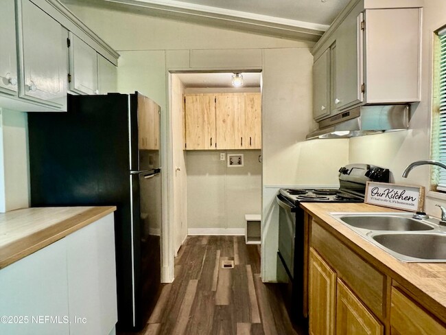 Building Photo - 13716 John Williams Rd