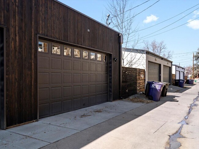 Building Photo - Luxury 3-Bed, 3.5-Bath Denver Home with Ro...