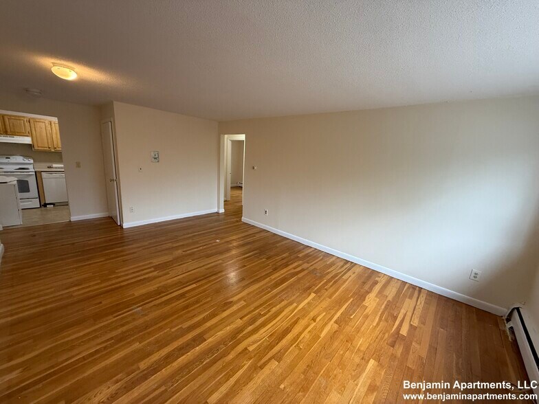 Building Photo - 99 Dustin St