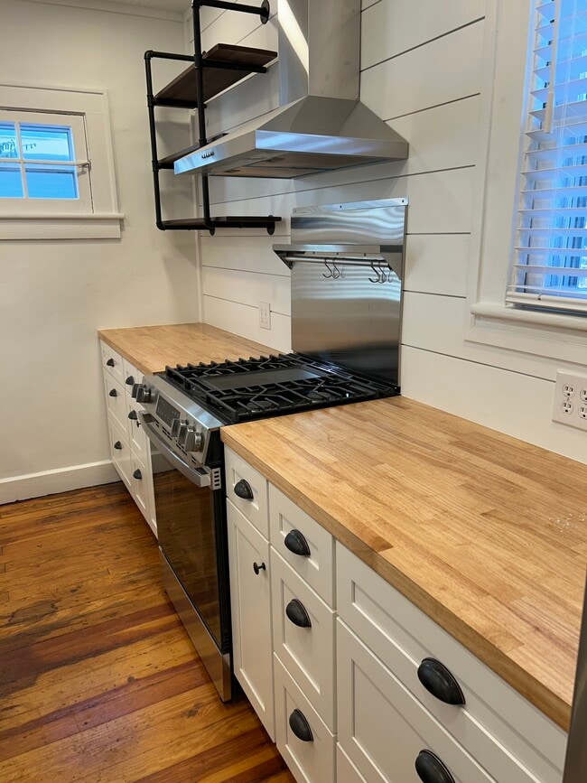 Building Photo - 5107 N College Ave