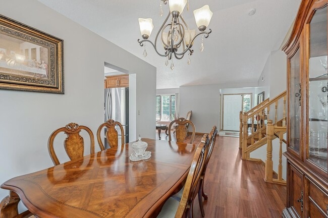 Building Photo - 852 Sunrise Dr