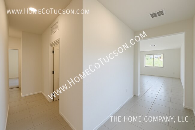 Building Photo - 5560 W Tumacacori Trl