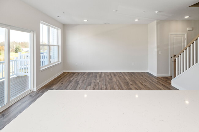 Kitchen looking to LR - 4716 Franklin Cir