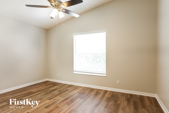 Building Photo - 3202 W Buena Vista Dr