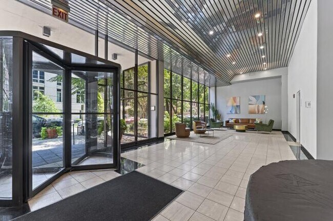 Building Photo - 2754 N Hampden Ct