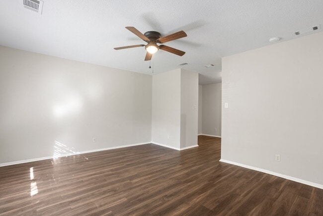 Building Photo - Charming 3 Bedroom/1.5 Bath home on Wilmington Island.