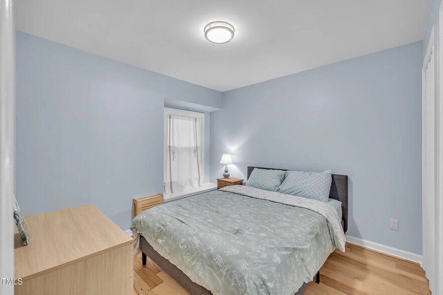 Building Photo - Room in House on Tall Rock Ct