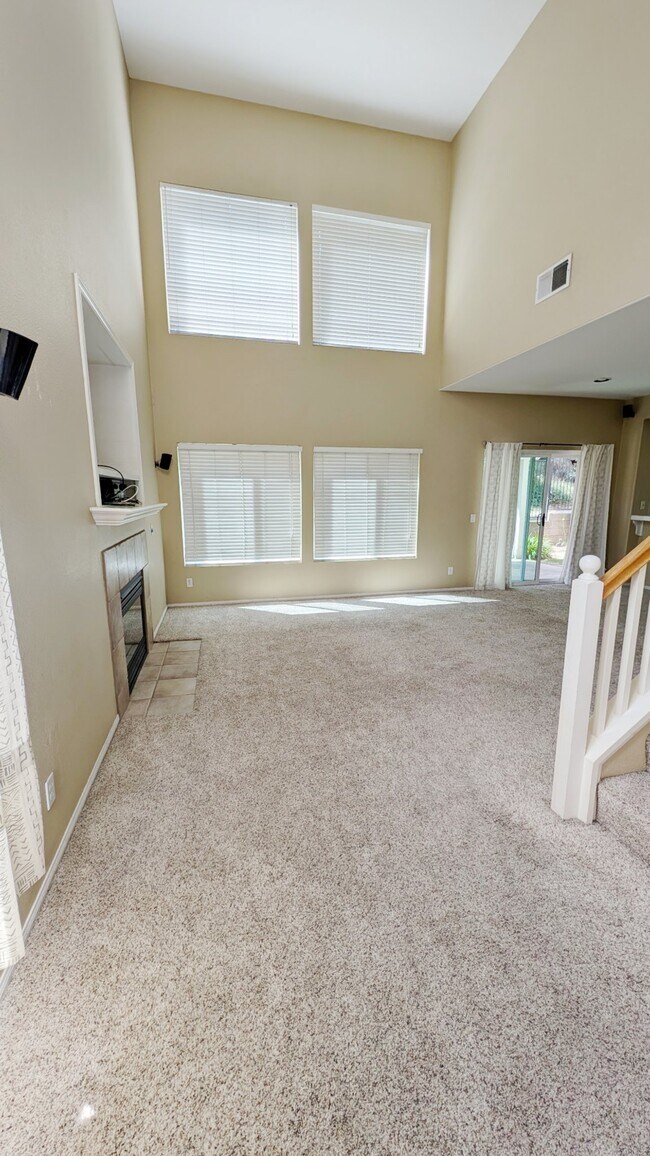 Building Photo - 11055 Kika Ct