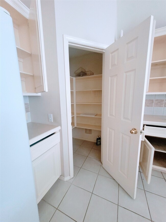 Building Photo - 3606 Chesapeake Ct