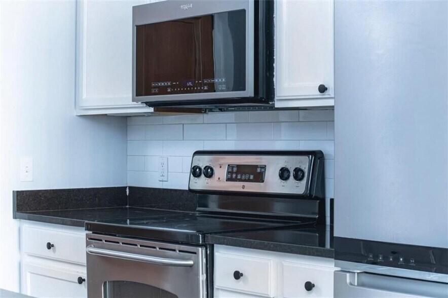 Building Photo - 3040 Peachtree Rd