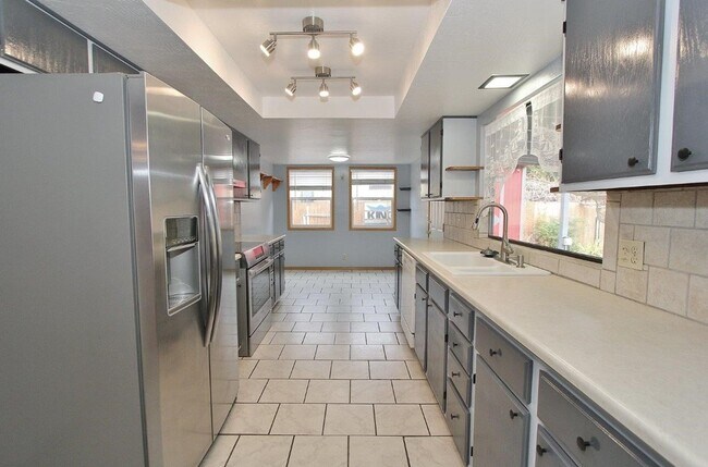 Building Photo - Fantastic Private Oasis in South East Bois...