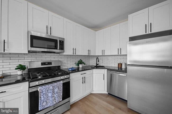 Building Photo - 7608 Chelwynde Ave