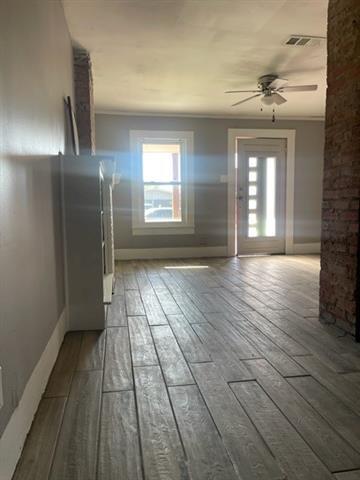 Building Photo - 402 Graham Ave