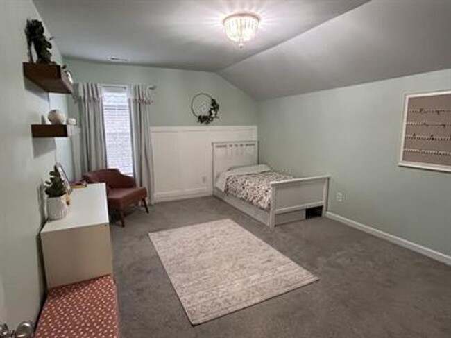 Building Photo - Beautiful 4-Bedroom Home with Office, Bonu...