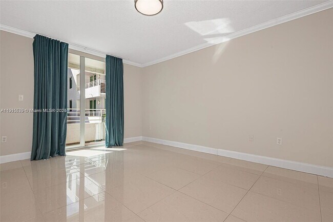 Building Photo - 7800 Collins Ave