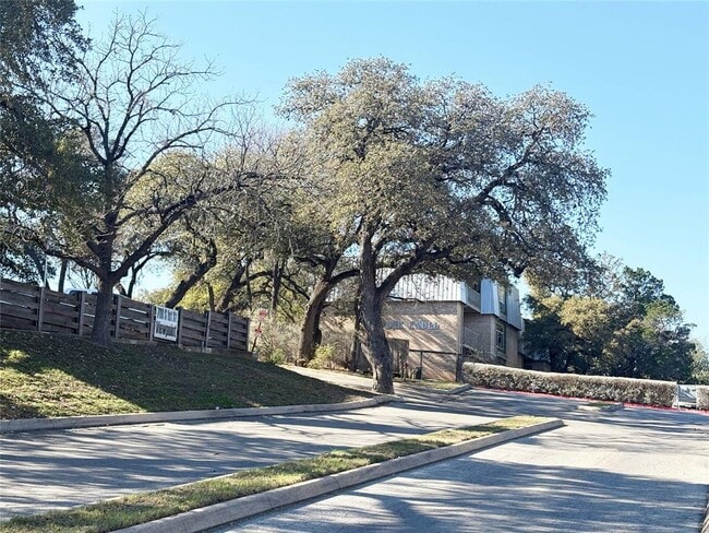 Building Photo - 620 S 1st St