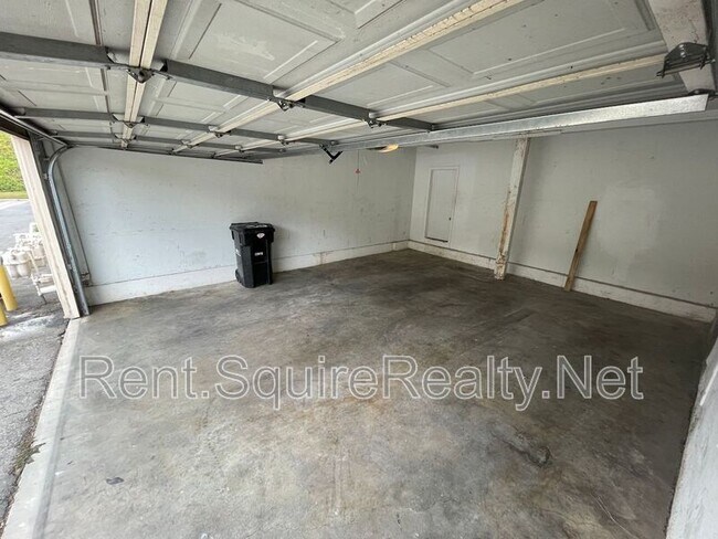 Building Photo - 765 Knollwood Ln