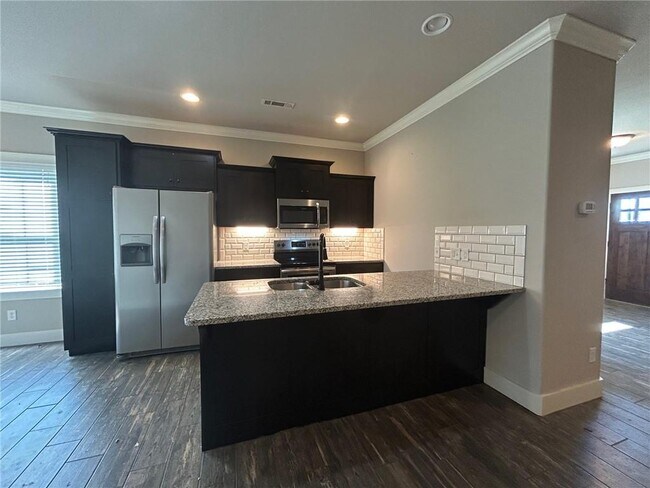 Building Photo - 3100 SW Warberry Ave