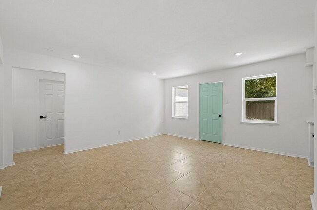 Building Photo - BEAUTIFUL HOME IN HOUSTON. MOVE IN READY!.