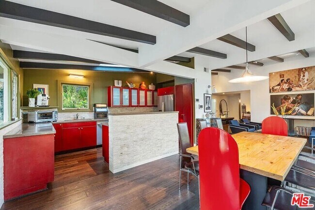 Building Photo - 8581 Appian Way