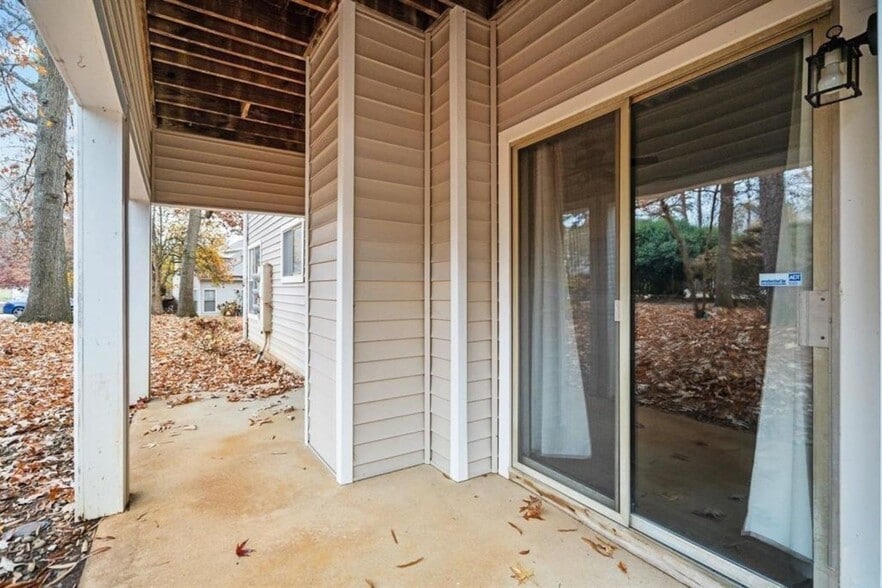 Building Photo - 6121 Sunpointe Dr