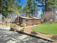 Building Photo - Prime Derry Location: Classic 3Bed, 3Bath Home