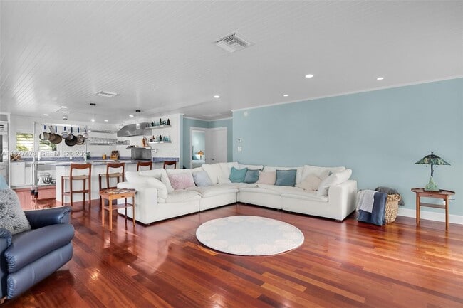 Building Photo - 232 W Seaview Dr