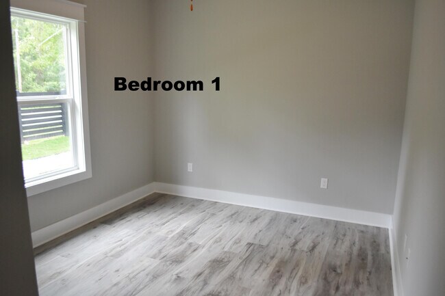 Building Photo - 15 Oakfield Dr