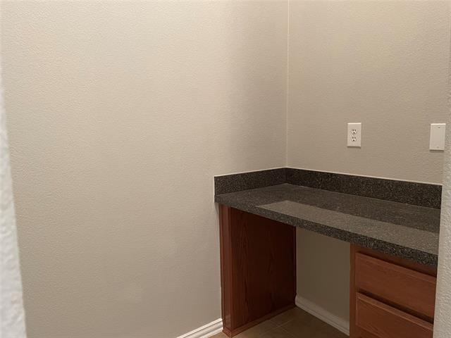 Building Photo - 4603 Oakview Dr