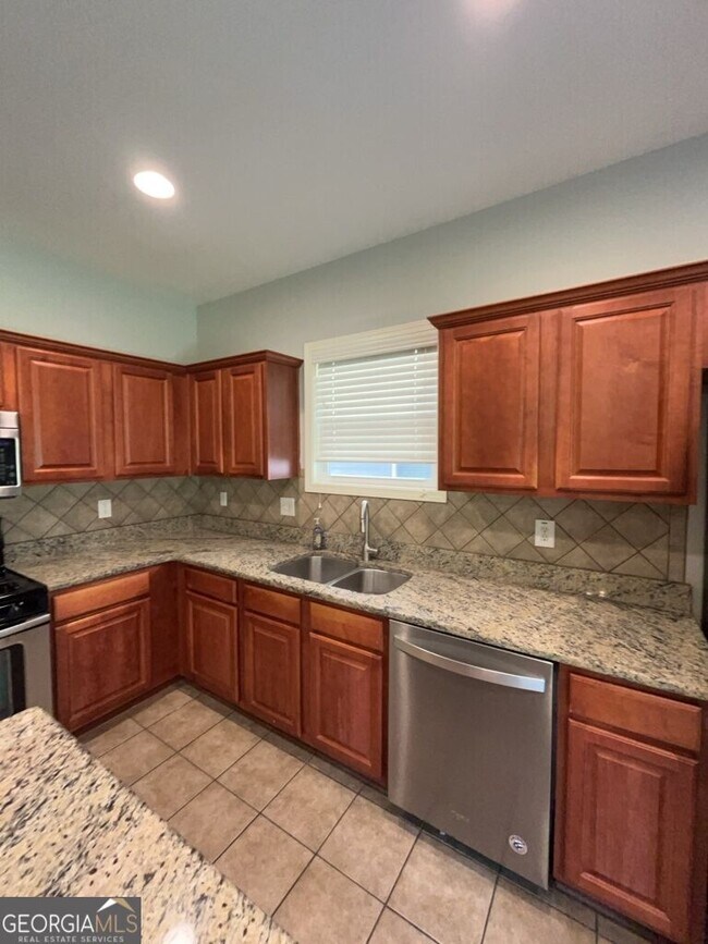 Building Photo - 3537 Harvest Ridge Ln NE
