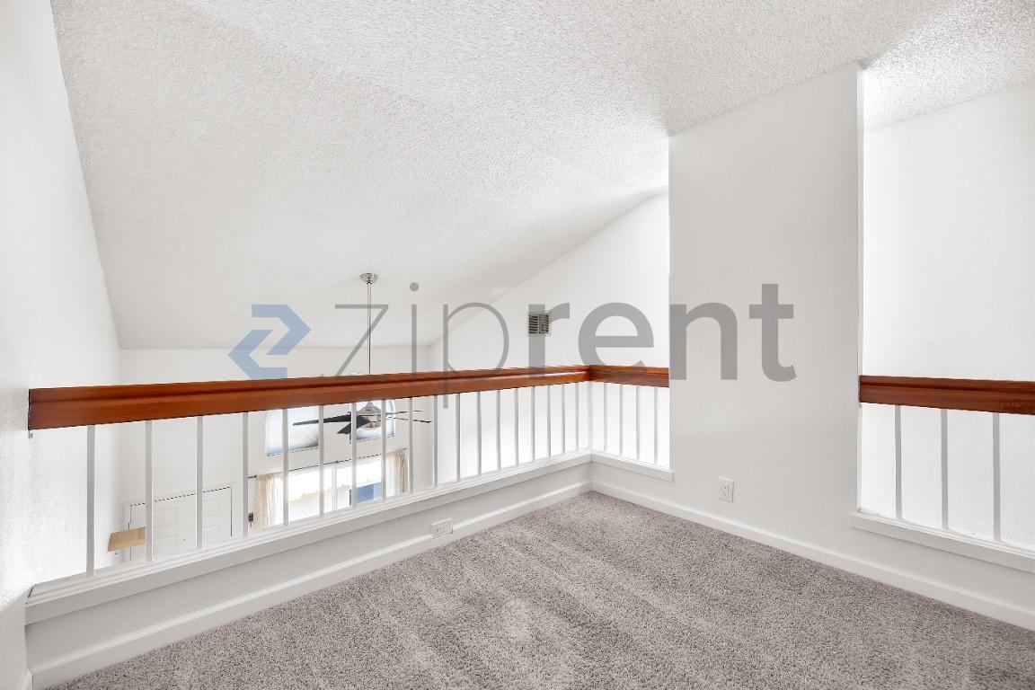 Building Photo - Unit 117