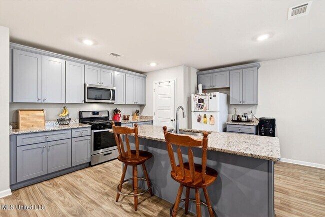 Building Photo - 1086 Enclave Cir