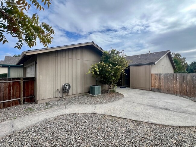 Building Photo - 3 bed 2 bath in Lincoln Village West