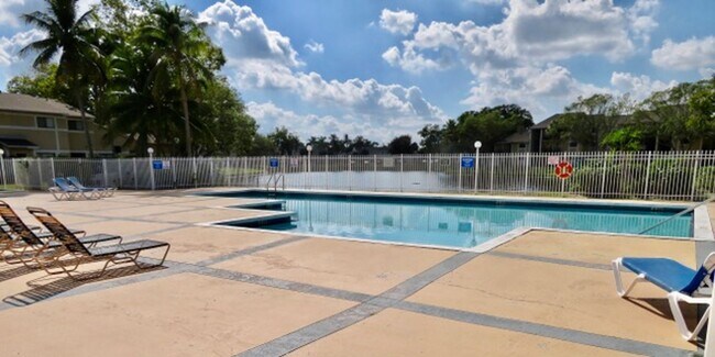 Building Photo - 351 Palm Way