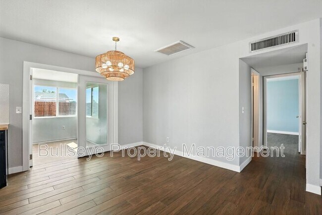 Building Photo - 433 S 113th Pl