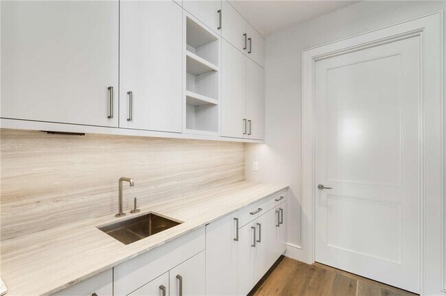 Building Photo - 3376 Peachtree Rd NE