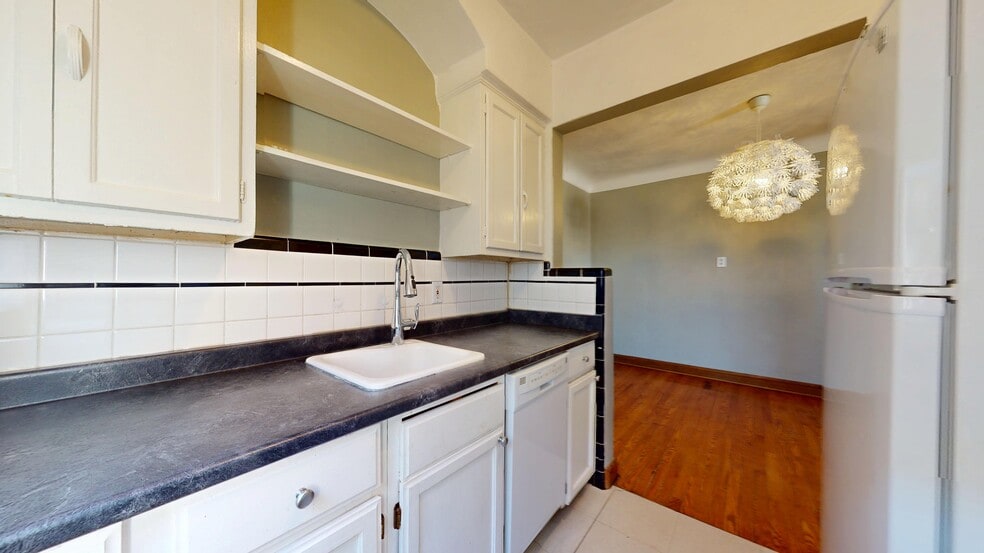 Building Photo - 5816 Mardel Ave