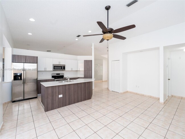 Building Photo - 10815 SW 145th Pl