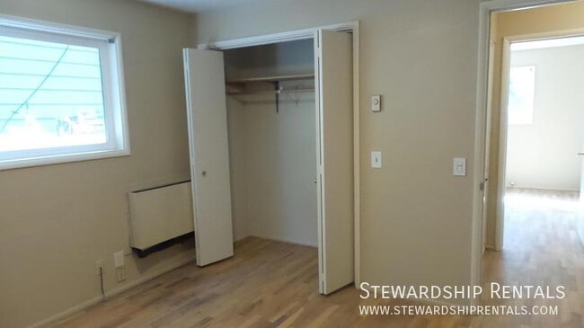 Building Photo - 1275 E 30th Ave