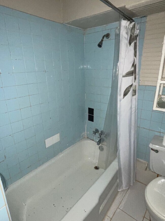 Building Photo - 1380