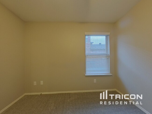 Building Photo - 413 Azalea Dr