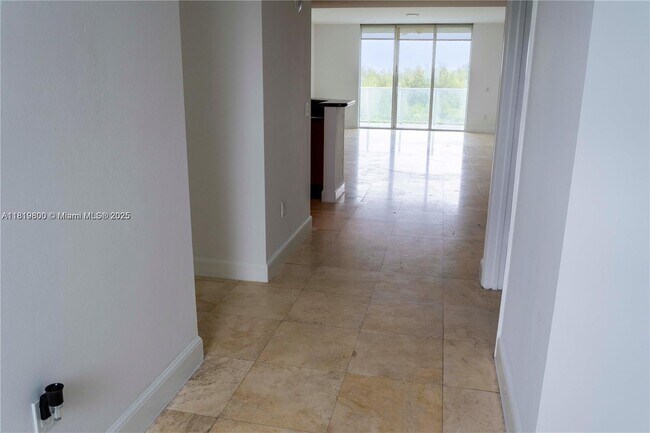 Building Photo - 15051 Royal Oaks Ln