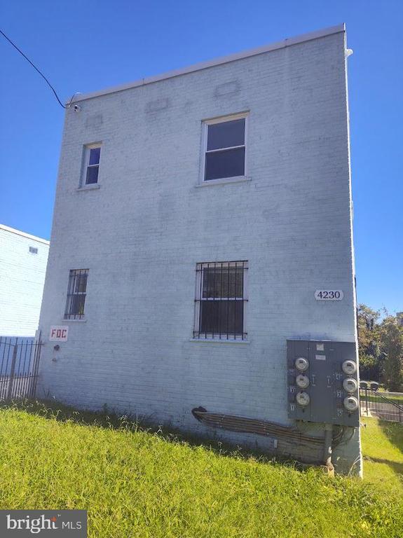 Building Photo - 4230 6th St SE