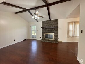 Building Photo - Charming 3 bd 2 bt Brick Ranch