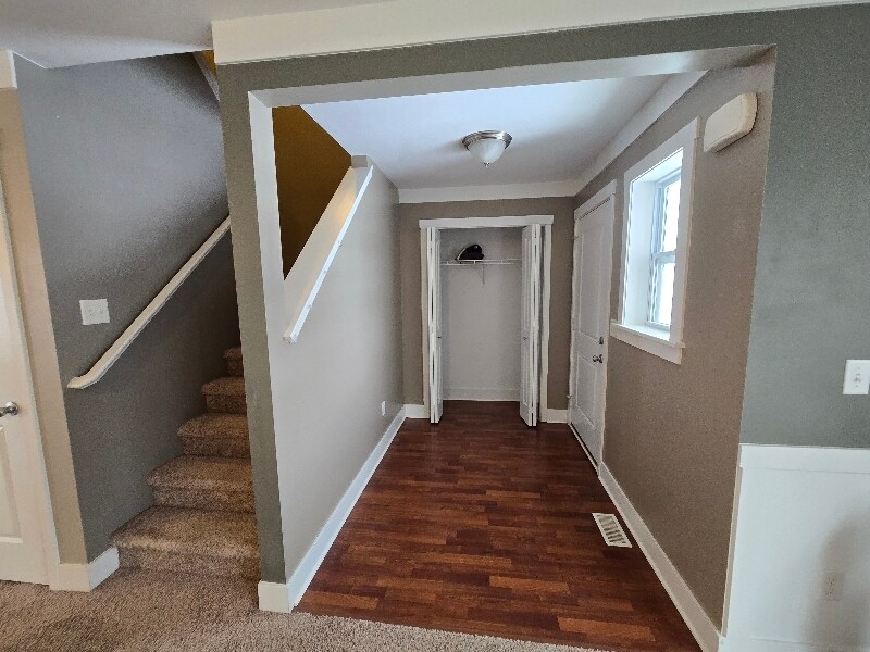 Building Photo - 717 Wild Flower Dr