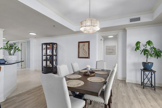 Building Photo - 725 Gulf Shore Dr