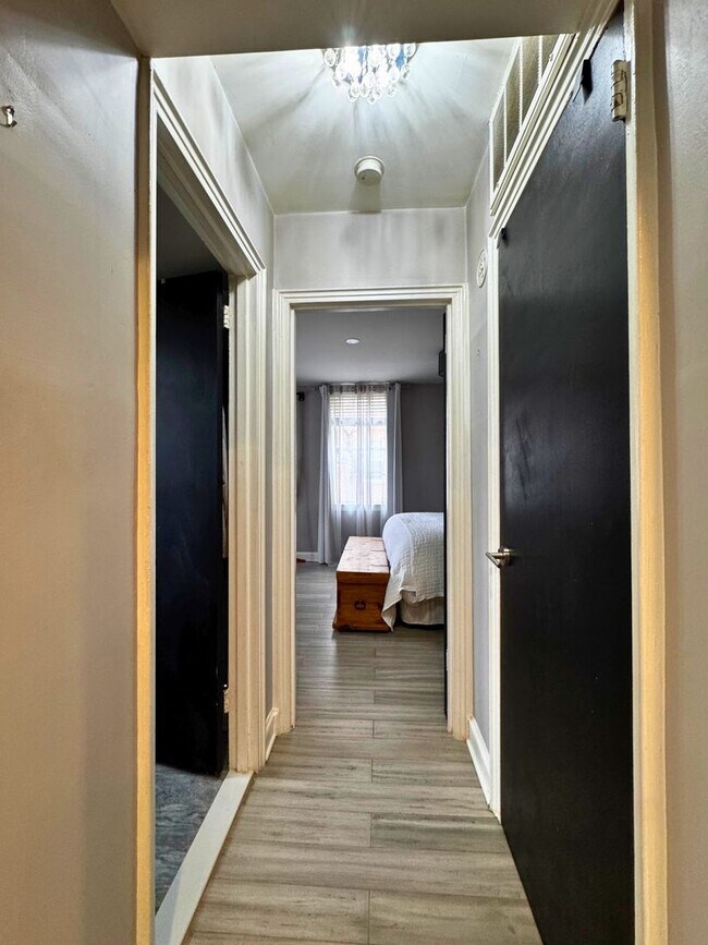 Building Photo - Modernized Fully Furnished 1BR, 1BA Condo at Arbors of Arlington