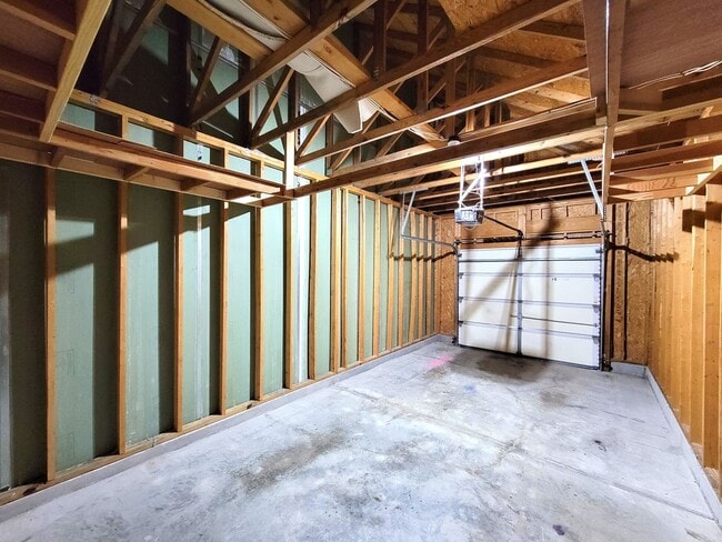 Building Photo - Lovely, Move in Ready 2 Bedroom in Matthews