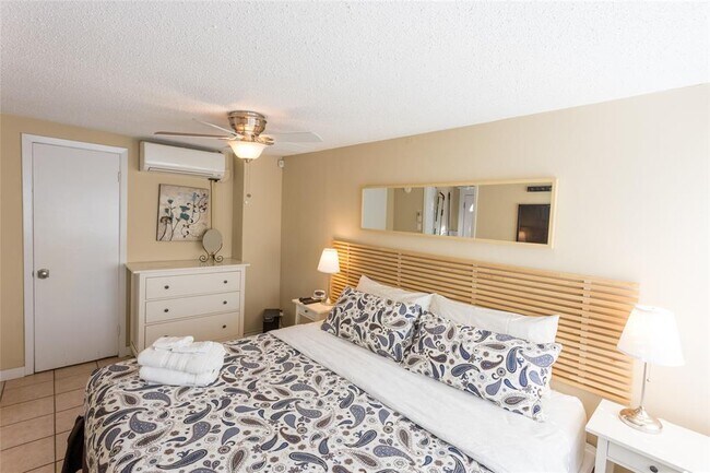 Building Photo - 2003 Haskell St