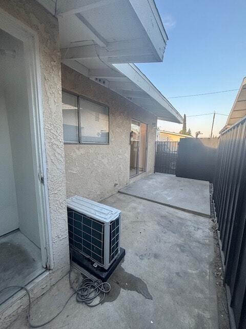 Building Photo - 1570 W Ramona Dr